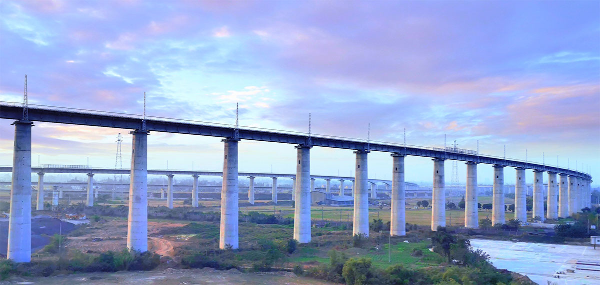成兰铁路向阳特大桥