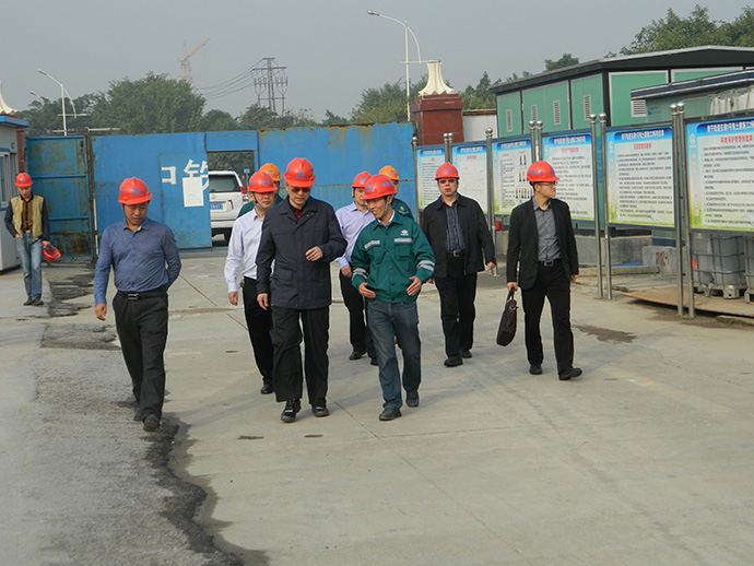 股份公司副总裁章献莅临南宁地铁项目部检查指导工作