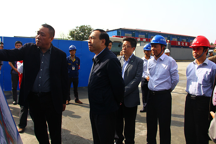 成都市市长唐良智来到成都地铁最大地铁枢纽红牌楼南站视察