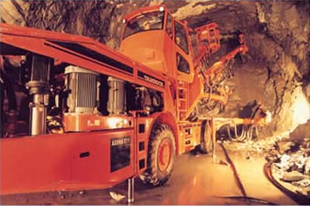 芬兰产汤姆洛克全电脑凿岩台车