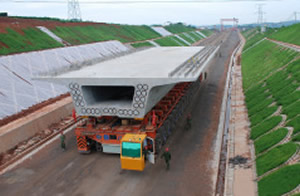 YL900型900吨运梁车正式为武广客专运梁